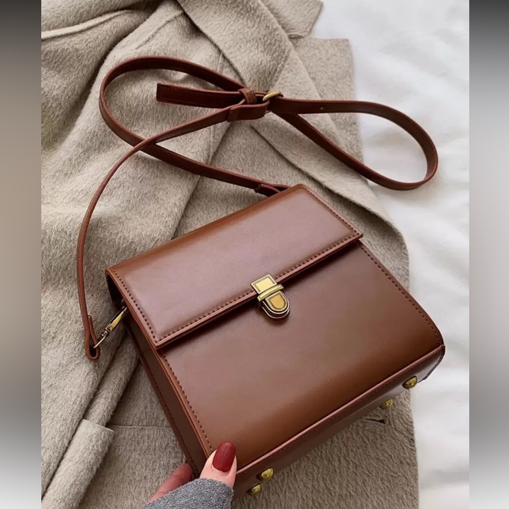 Elegant Brown Leather Crossbody Bag